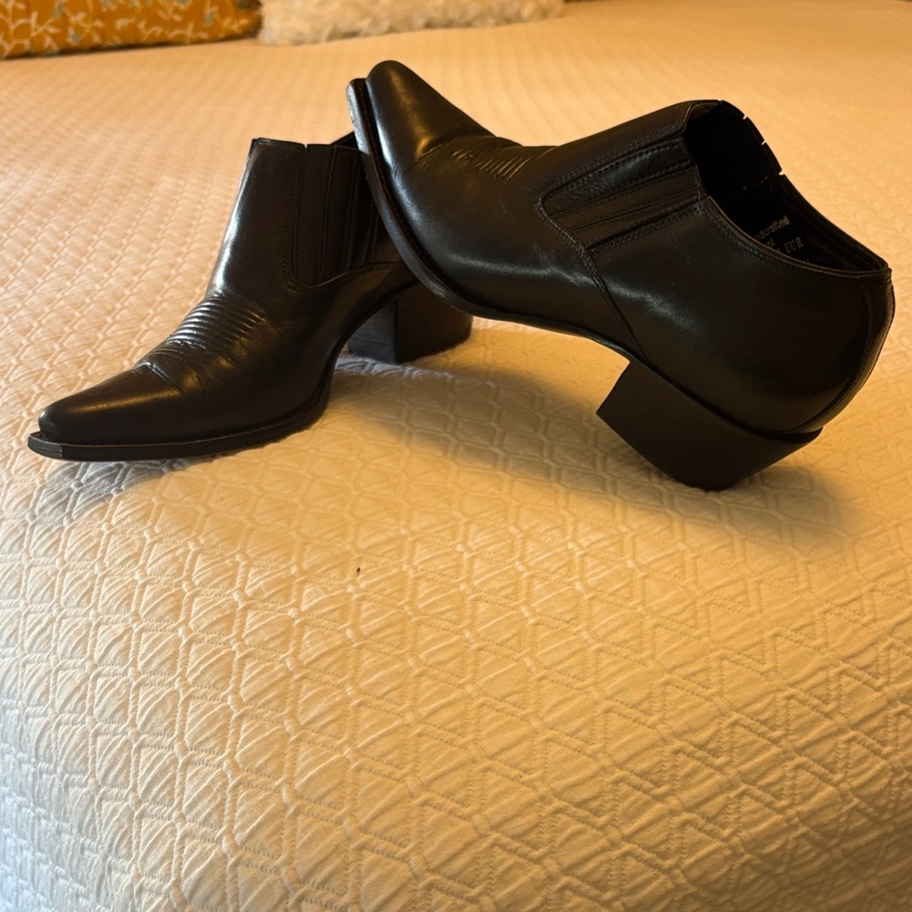 Lucchese Elegant Black Heeled Boots